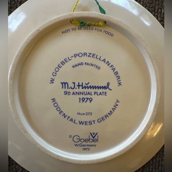 1979 Vintage M.J. Hummel Annual Collectors Plate “Singing Lesson” - Picture 4 of 4